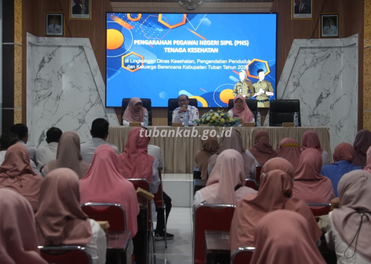 Pengarahan PNS Nakes Dinkes P2KB Tuban, Plt Kepala Dinas Tekankan Disiplin dan Adaptasi Tugas